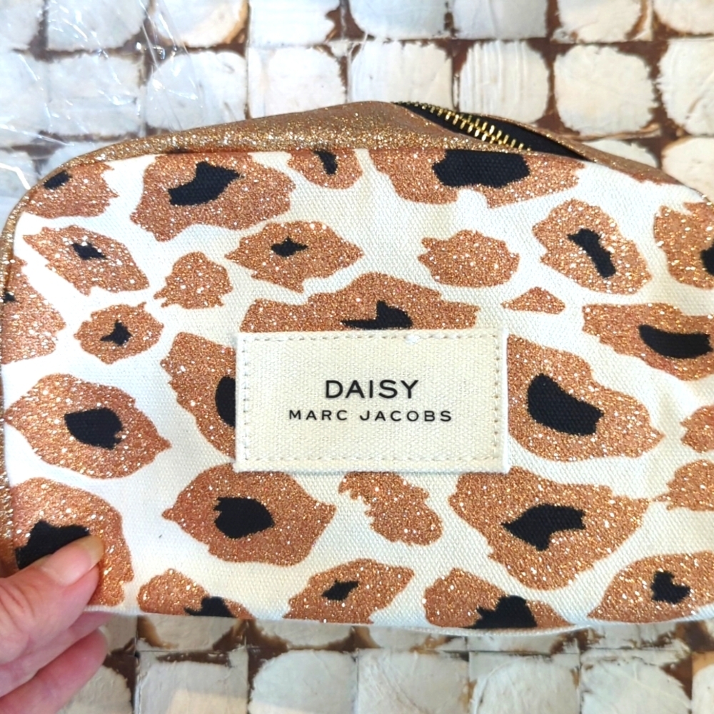 Marc Jacobs cosmetics bag NWOT